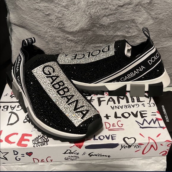 In perfect condition, they’re not my size. fit too small